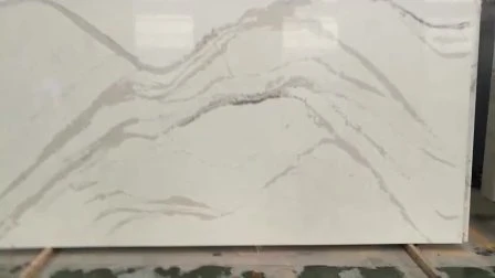 Плита из искусственного кварцевого камня выглядит как мрамор
